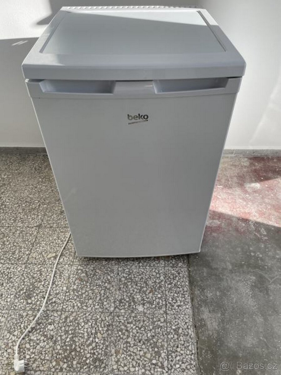 Dovoz - úsporná lednice BEKO s vnitřním mrazákem