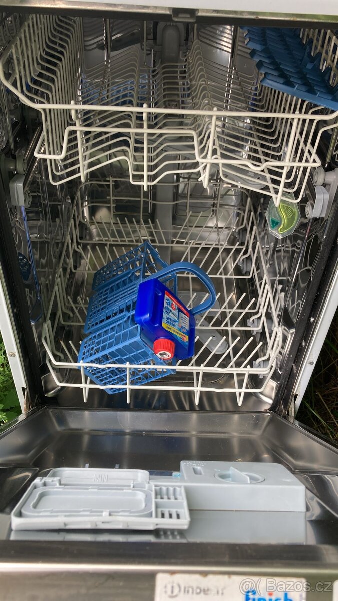 Myčka Indesit