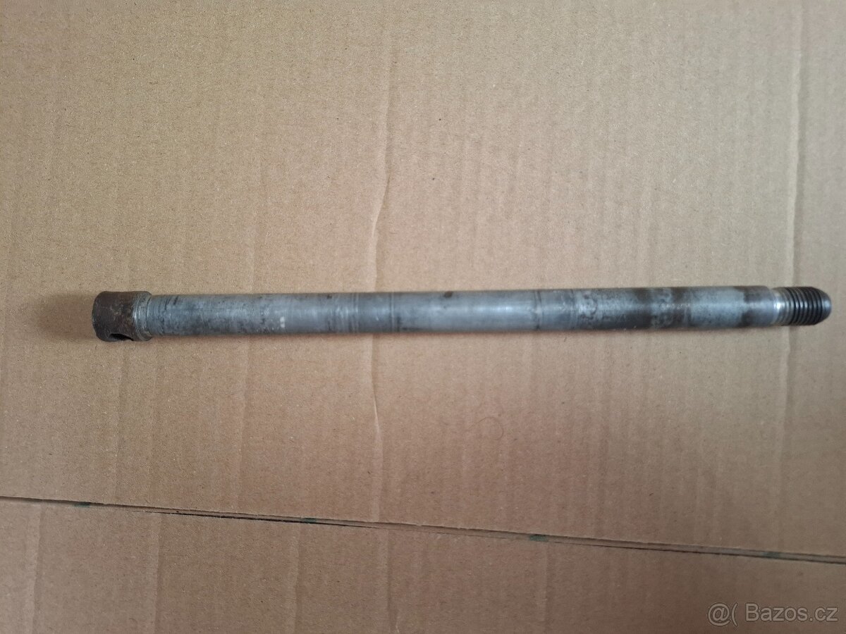 osa zadního kola 476-488