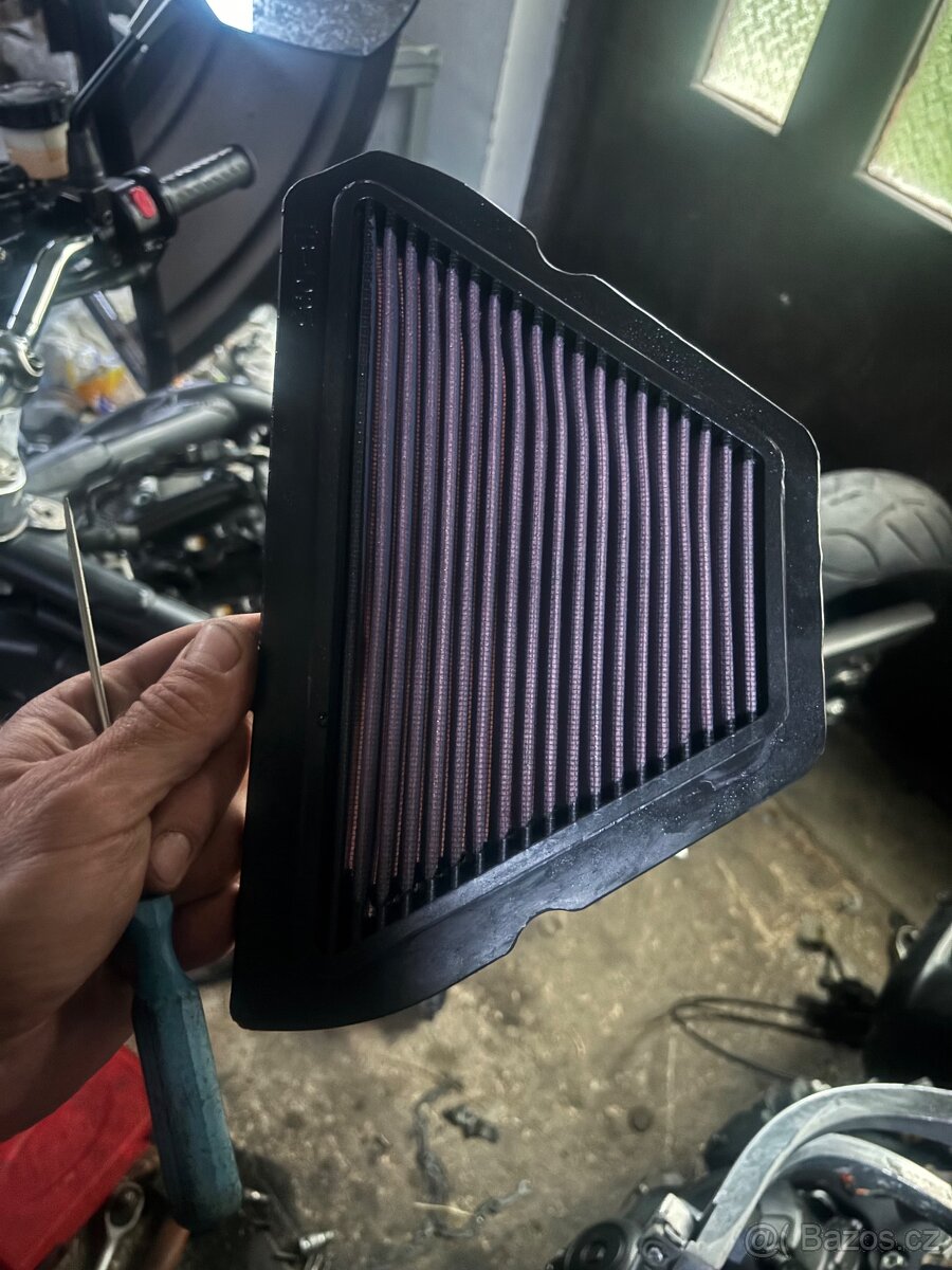 Vzduchovy filtr K&N na Triumph SpeedTriple Sprint Tiger 1050