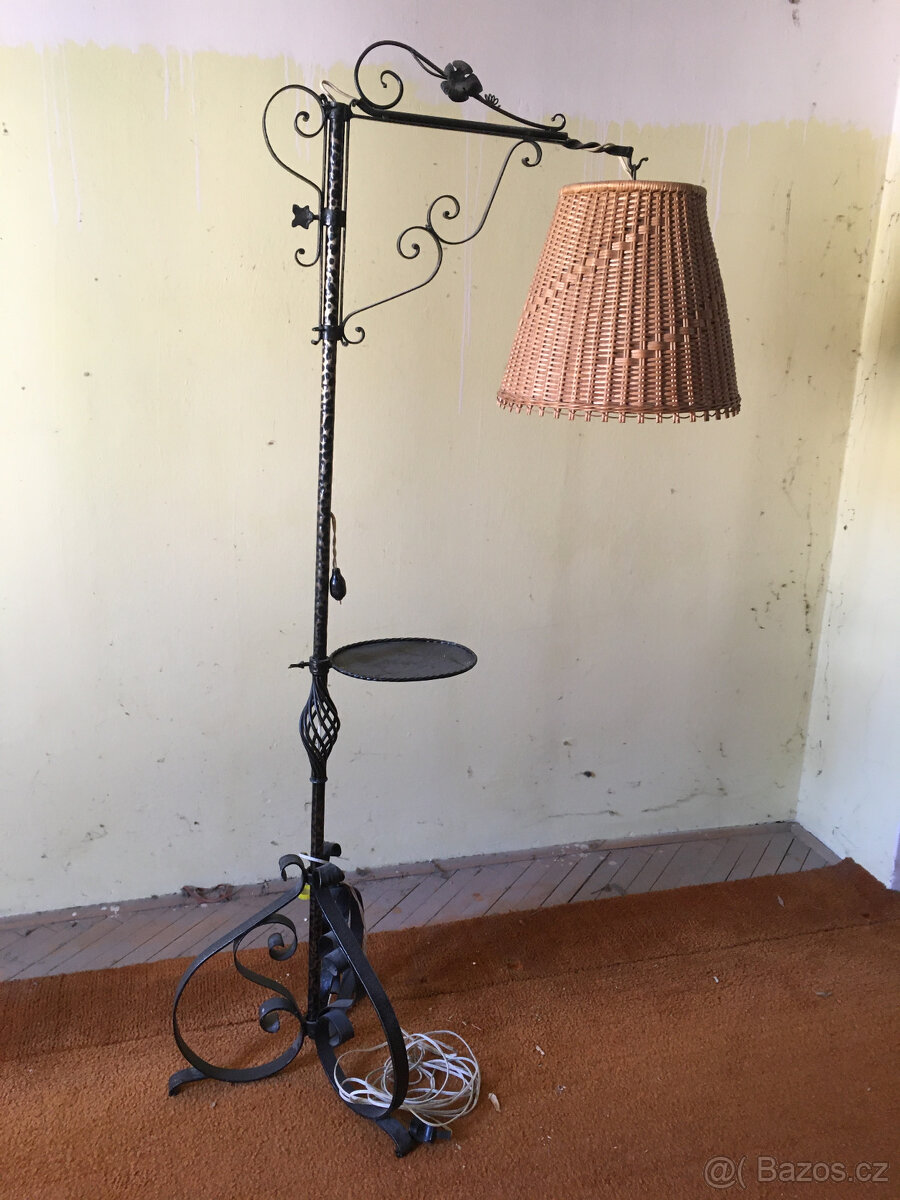 Stojací lampa