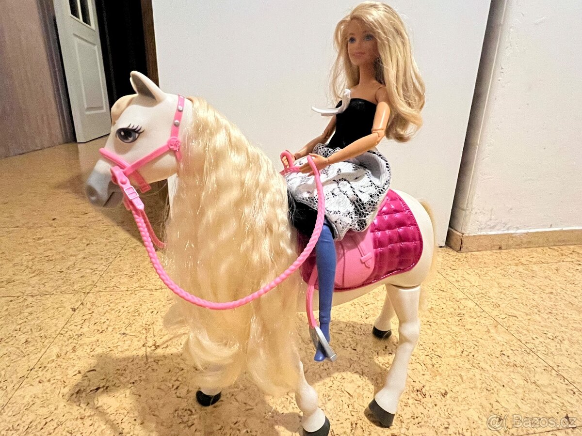 Interaktivní kůň Barbie od Mattela
