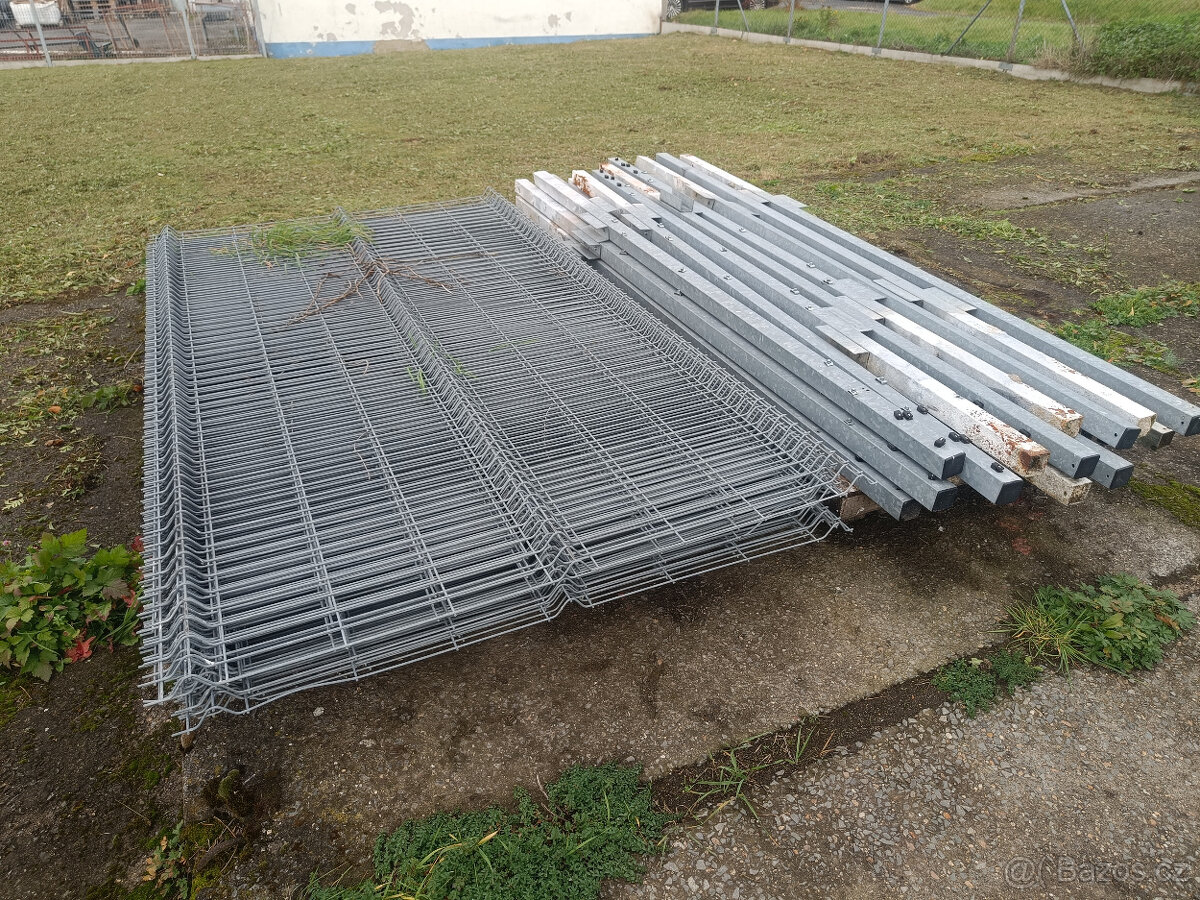 Sloupky a panely na plot