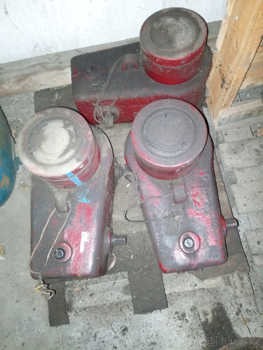 Hydraulický hevever 50 t