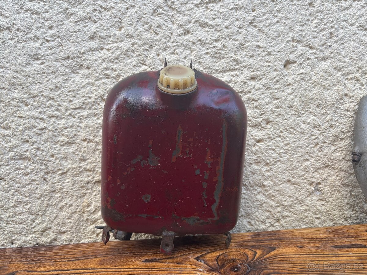 Nádrž jawa 550 555