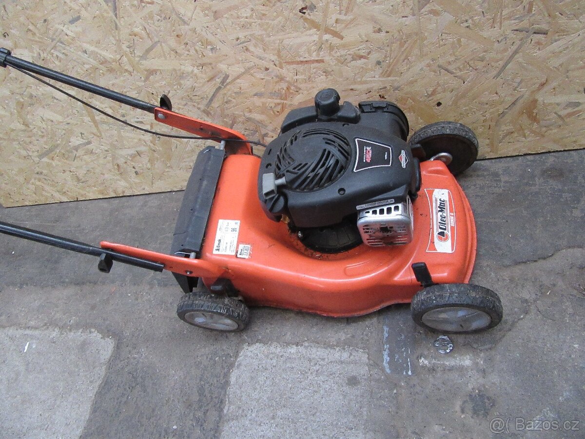 Nabízím sekačku Oleo mac . Na ND. Má větší vibrace. Původní