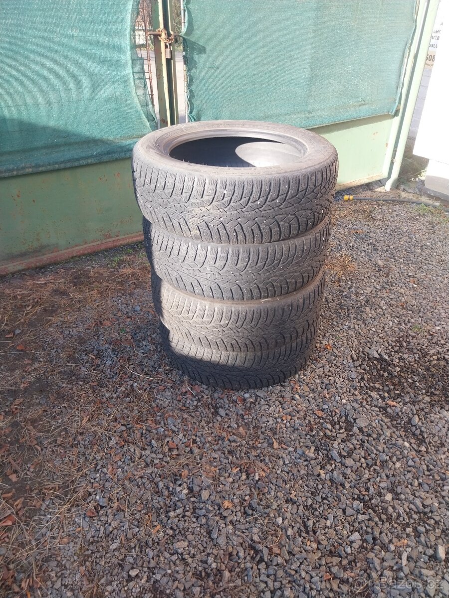 215/60/17 zimní nokian 4 kusy