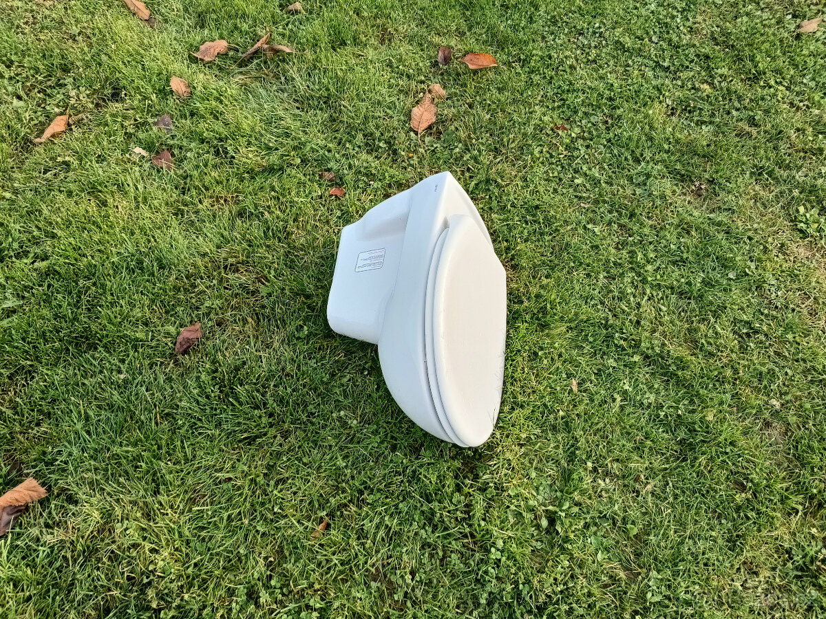 ZÁVĚSNÉ WC - CONCEPT