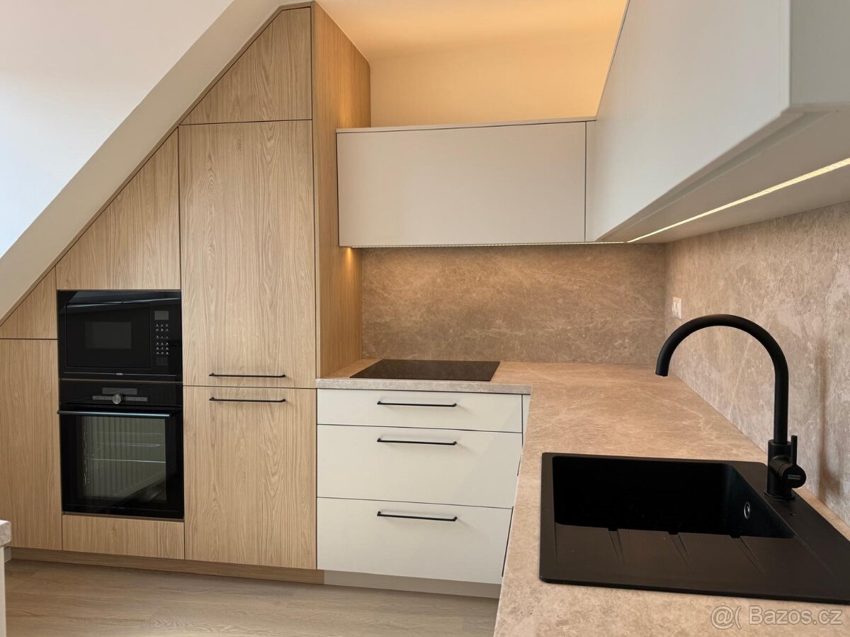 Pronájem zrekonstruovaného bytu 2+1 v centru Krnova