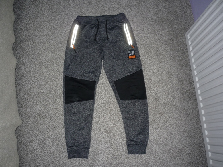 Vyteplené sportovní kalhoty zn Kugo vel 140-146