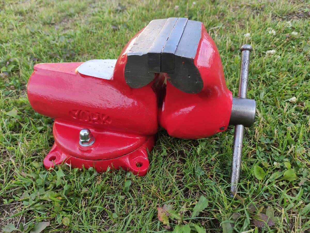 Svěrák York 125A s čelistmi na trubky, možné zaslat