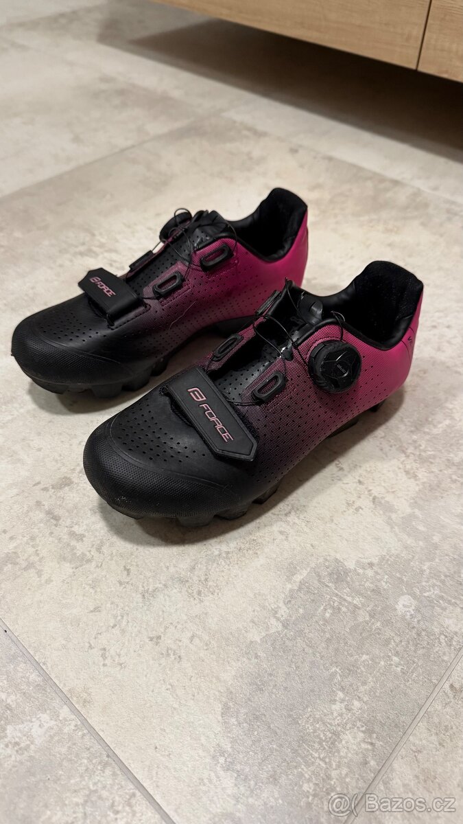 Dívčí tretry Force