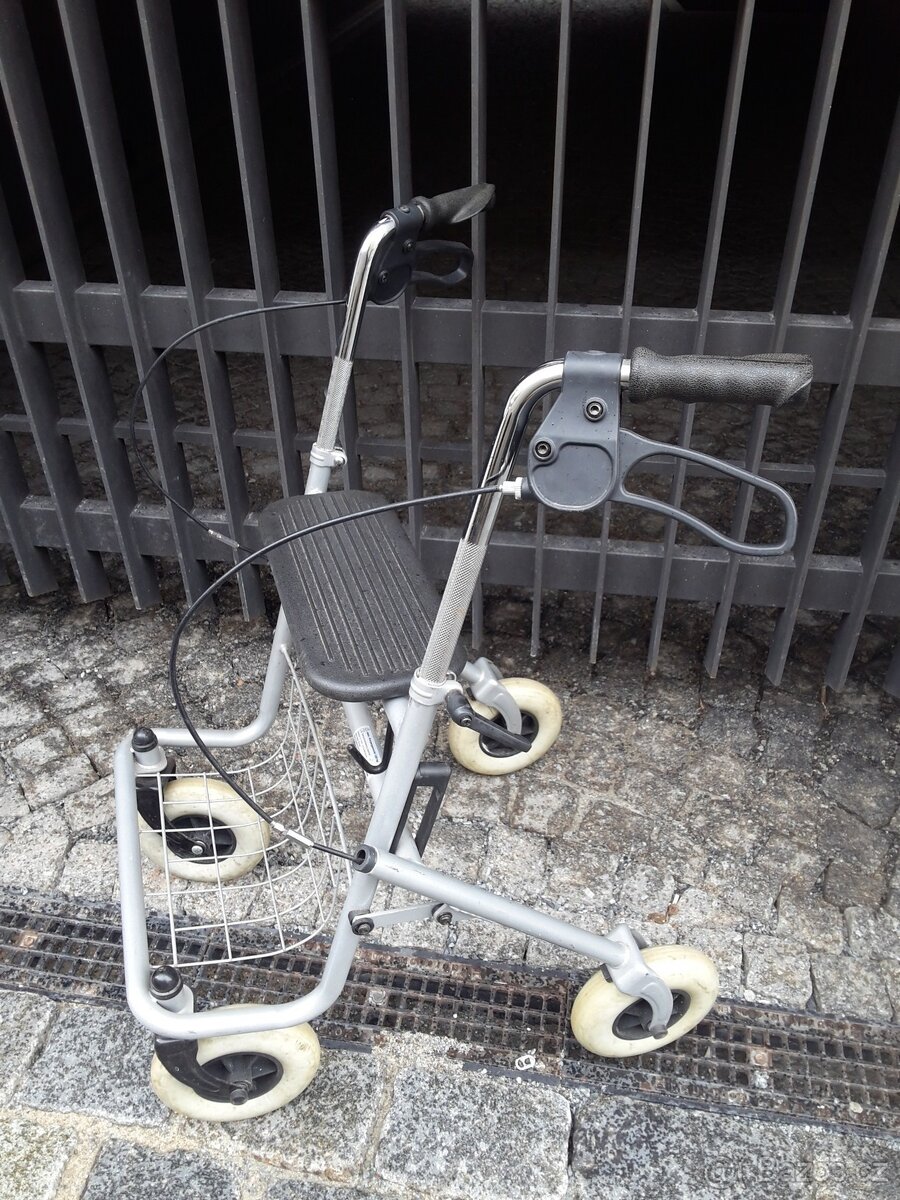 PROFI chodítko čtyřkolové pro seniory i POŠTOU