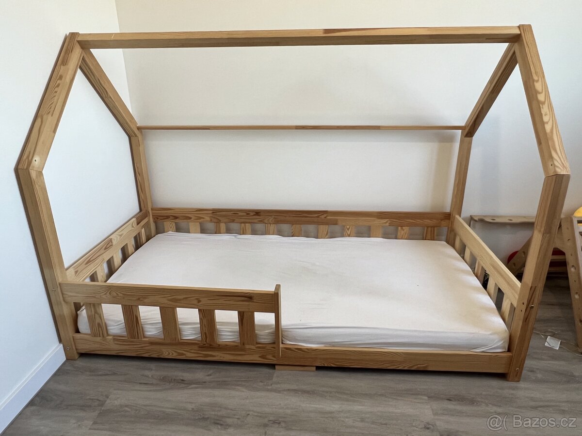 Postel - domeček