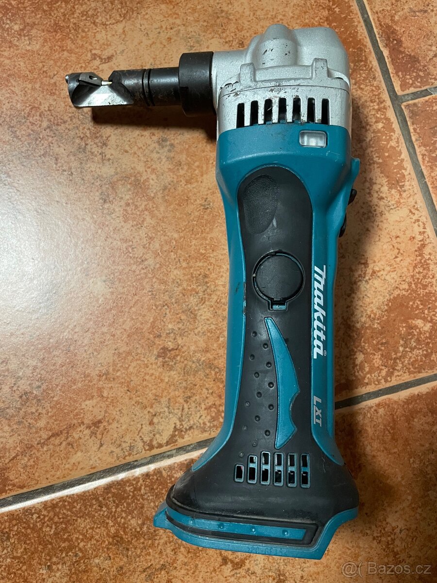 Nůžky na plech Aku