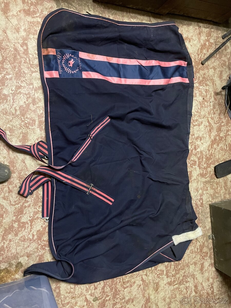 Lehká stájová deka