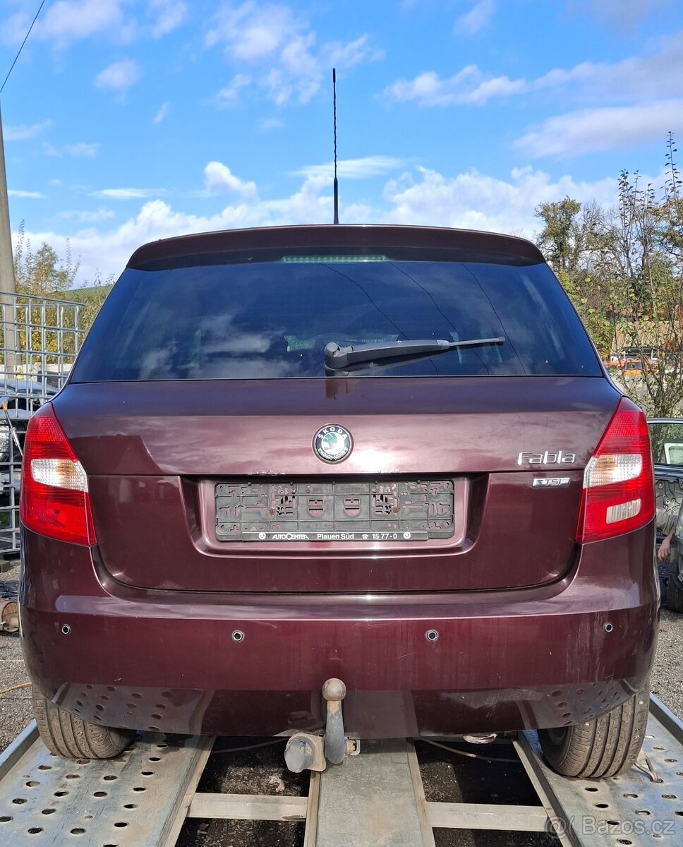 nd ze škoda fabia 2, 1.2.TSI 63kW, Rosso,bílá,červená
