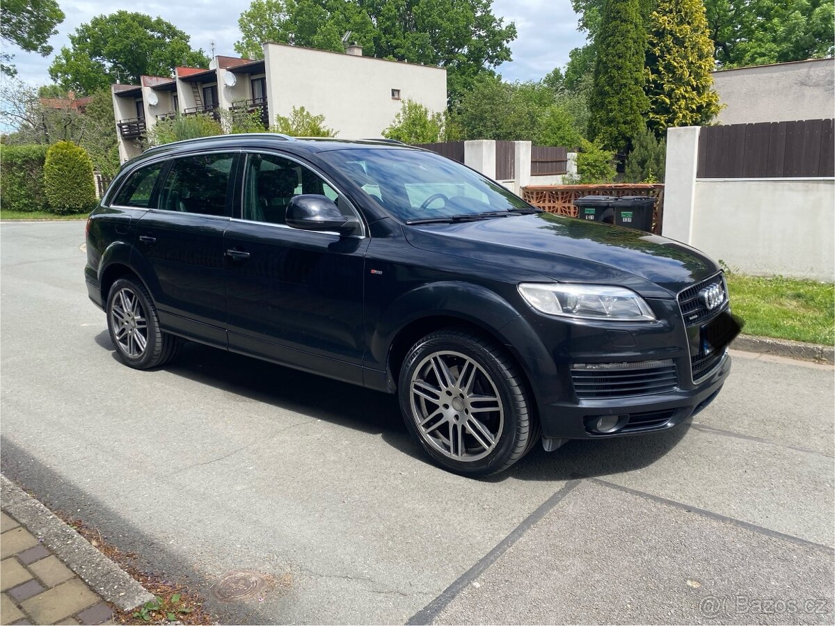 Audi Q7 4.2 TDi Quattro S-LINE Plná výbava výborný stav