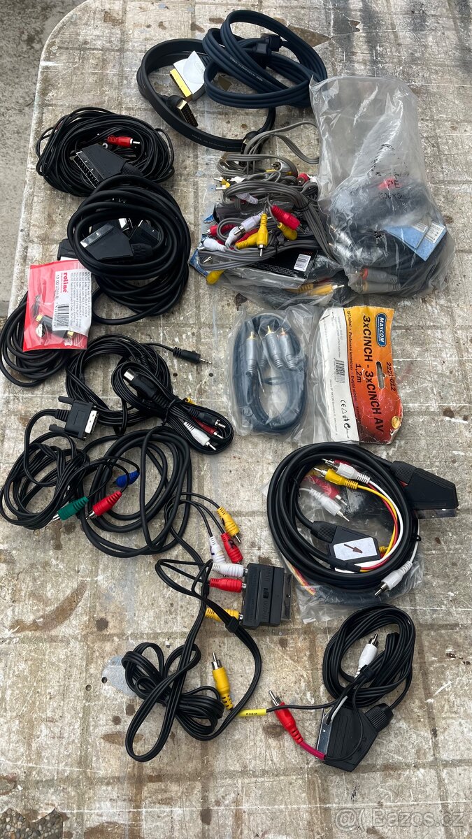 Prodám různé AV propojovací TV,audio,SVHS,scart atd. šňůry