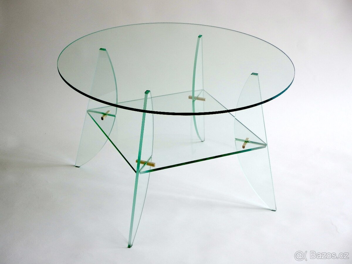 Originální designový stůl ze skla