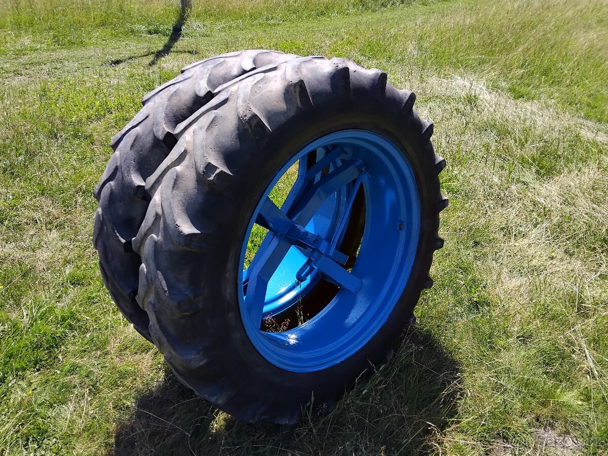 Prodám kola na traktor 12.4/11-32