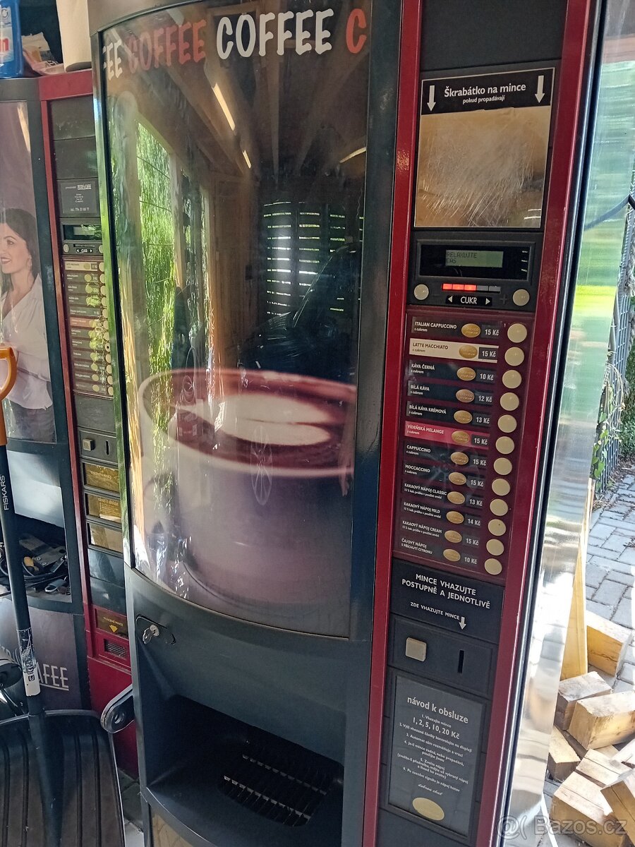 Nápojový automat na kávu