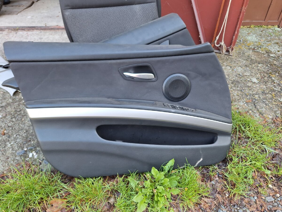 BMW E90 sedan tapce ze dveří