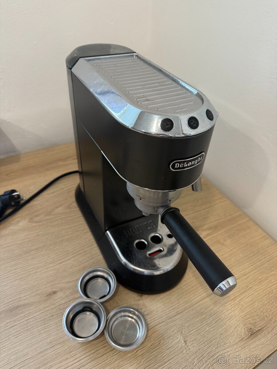 De'Longhi Dedica EC 685.BK