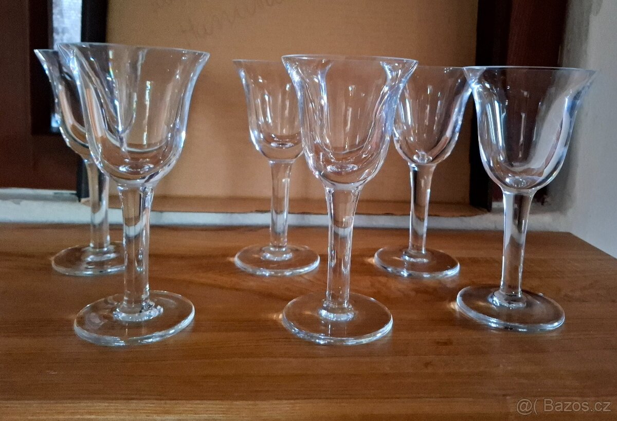 Skleničky na vino