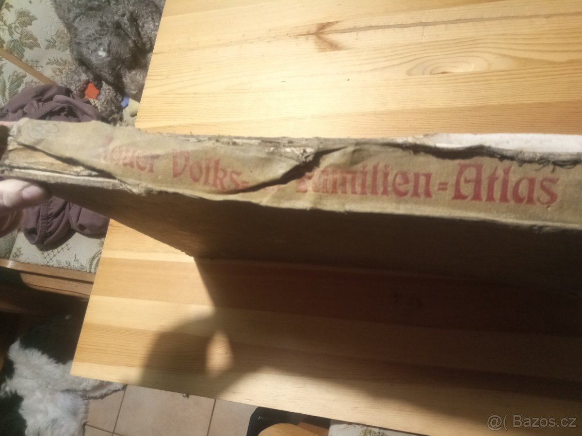 Starožitný rodinný atlas světa