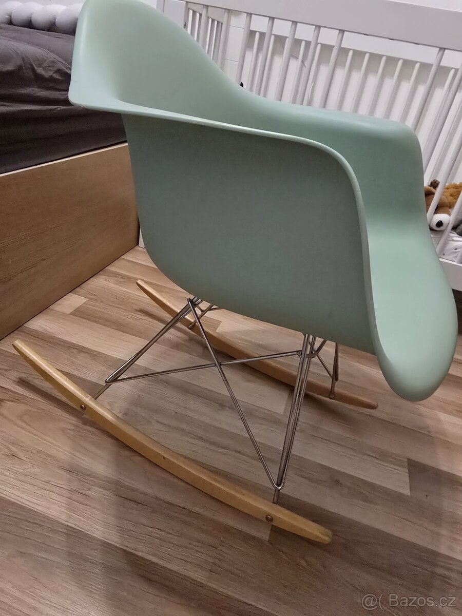 Designové houpací křeslo