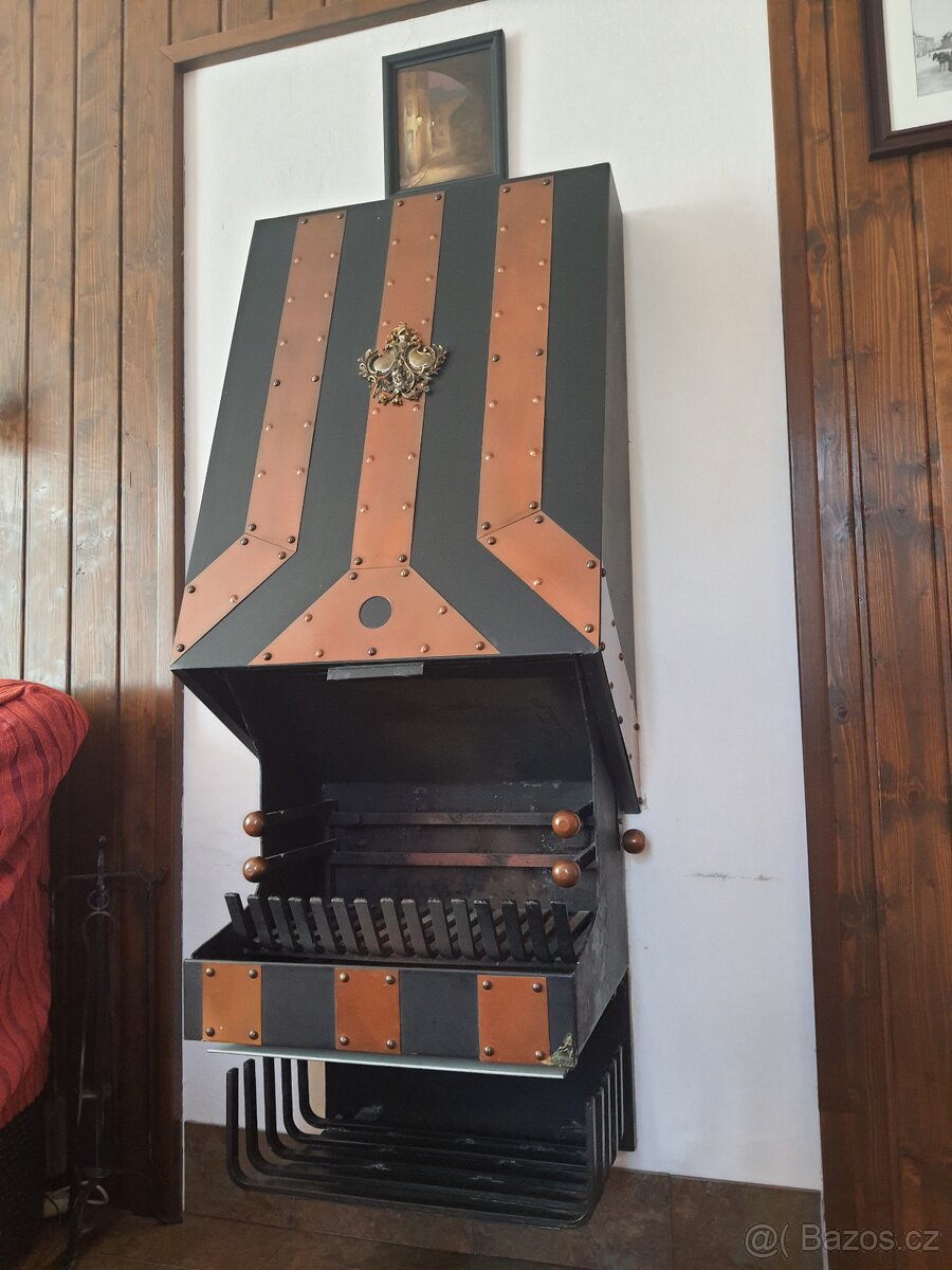 Retro ocelový krb na tuhá paliva