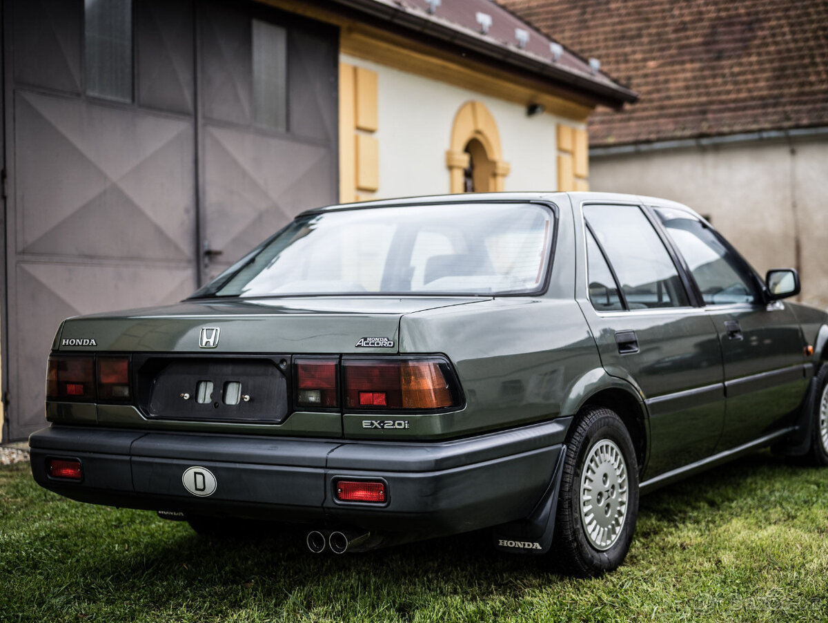 Honda Accord 3G 1988 2.0i výborný stav karoserie, bez koroze