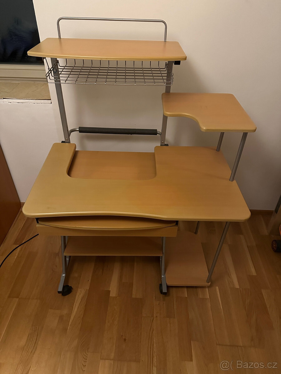 Počítačový stůl