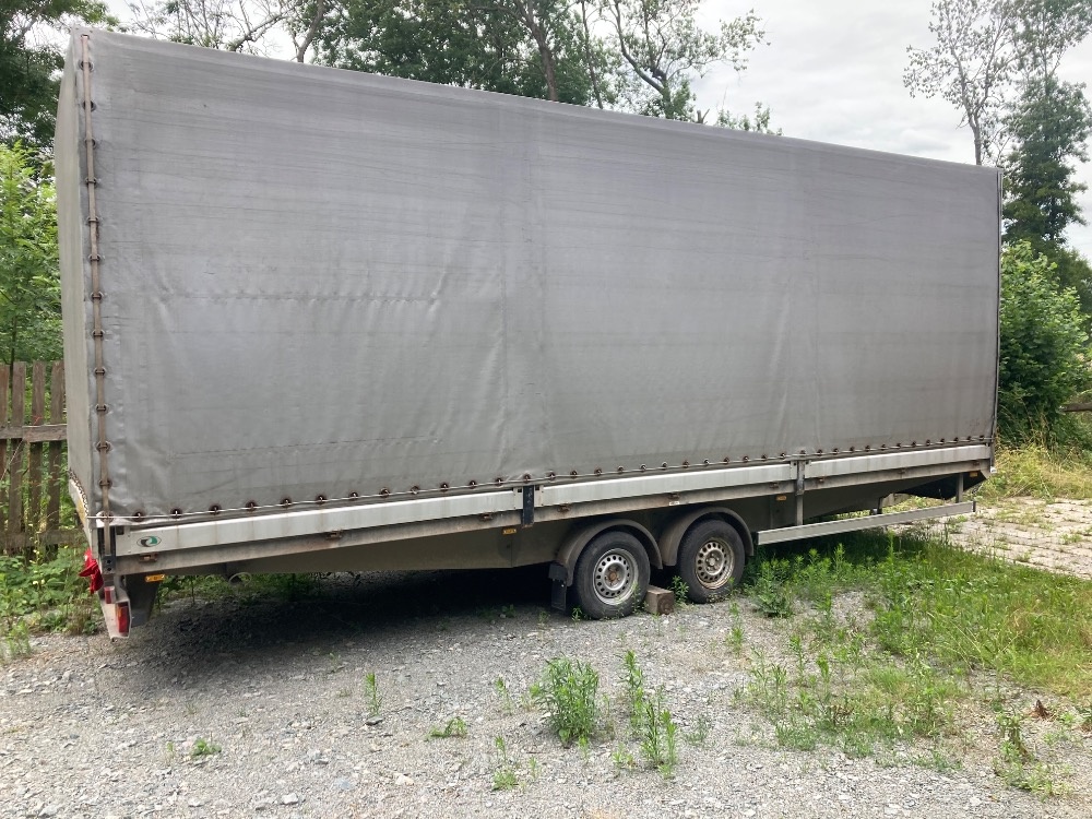 Plachtový vlek do 3,5 t