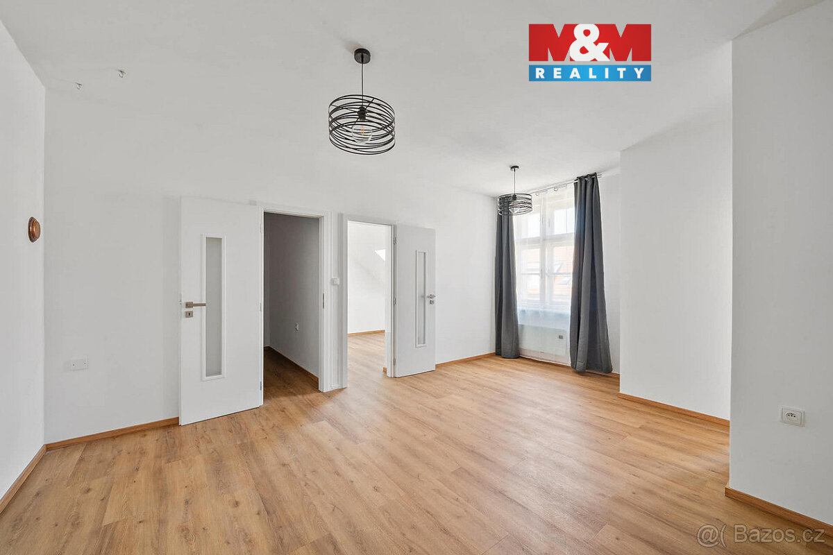 Pronájem bytu 2+kk, 38 m², Hradec Králové, ul. Klumparova