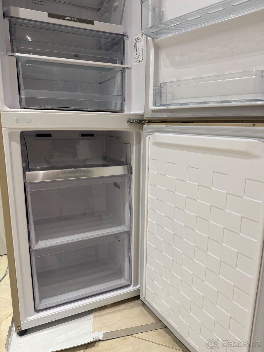 Lednice s mrazákem Hitachi