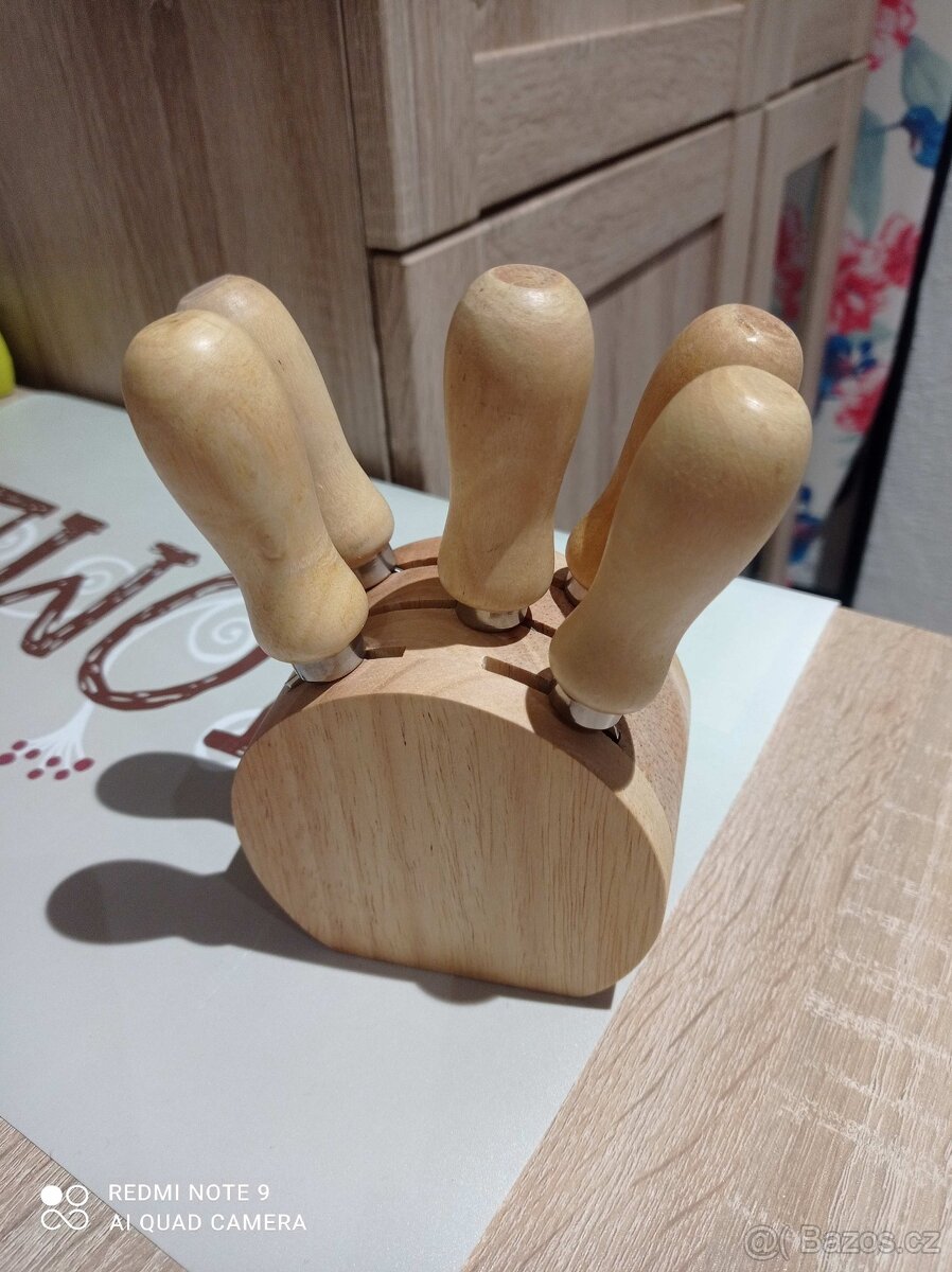 Nová sada příborů na sýry