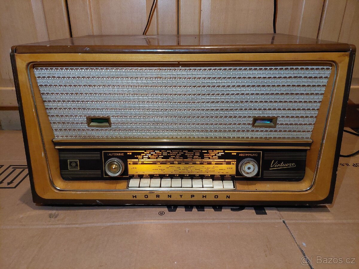 Staré rádio Hornyphon virtuoso