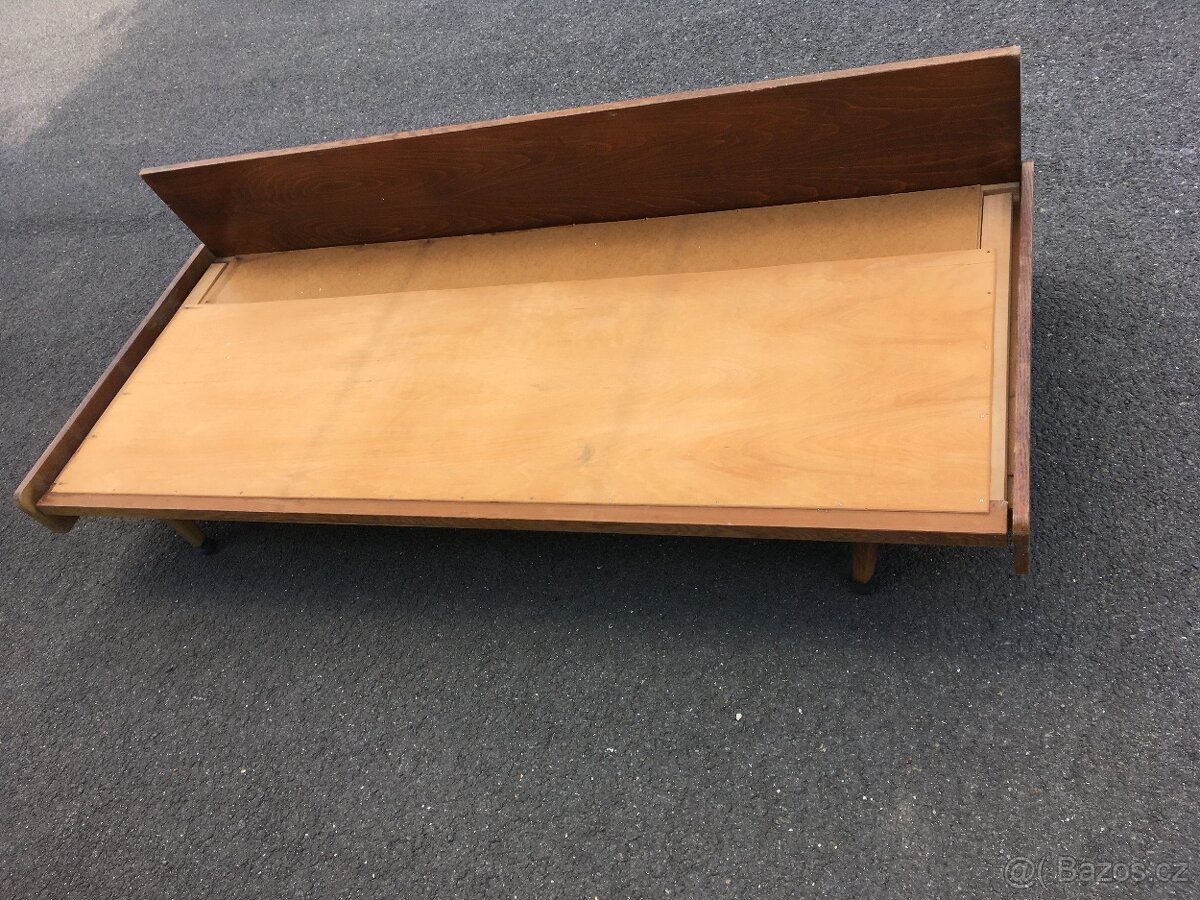 Retro rozkládací válenda