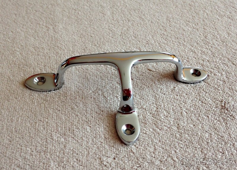 Madlo tříramenné chromované