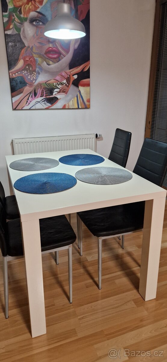 Kuchyňský stůl