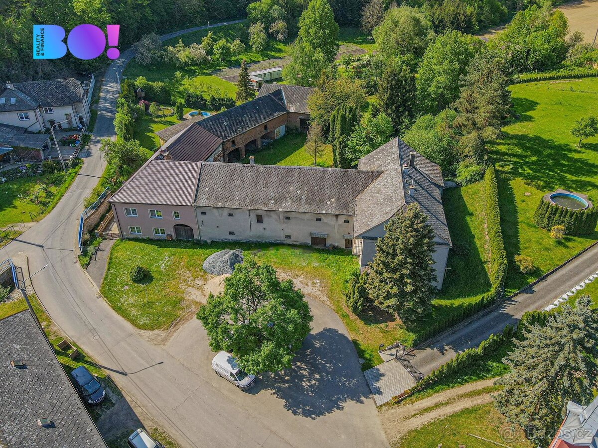 Prodej rodinného domu 990 m², pozemek 6 400 m² , Lukavice
