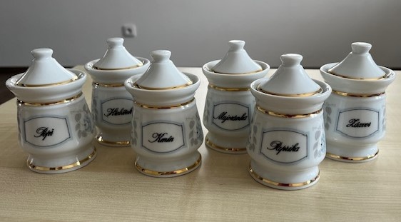 Kořenky porcelánové