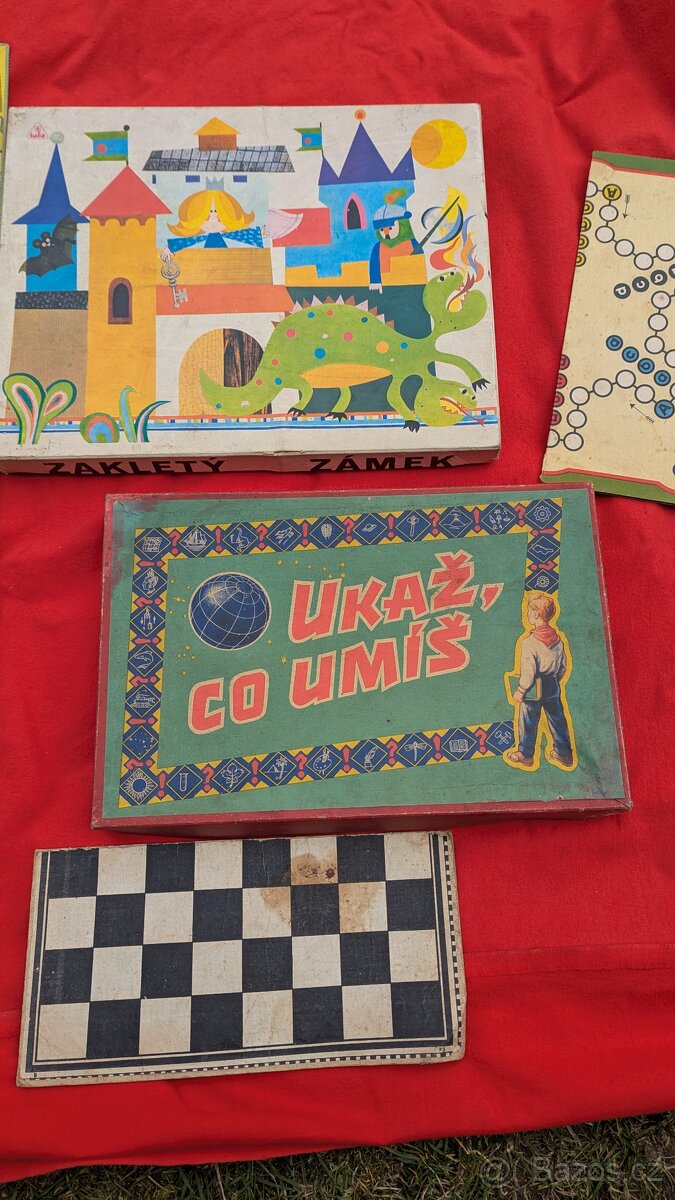 Staré hračky - staré deskové hry.