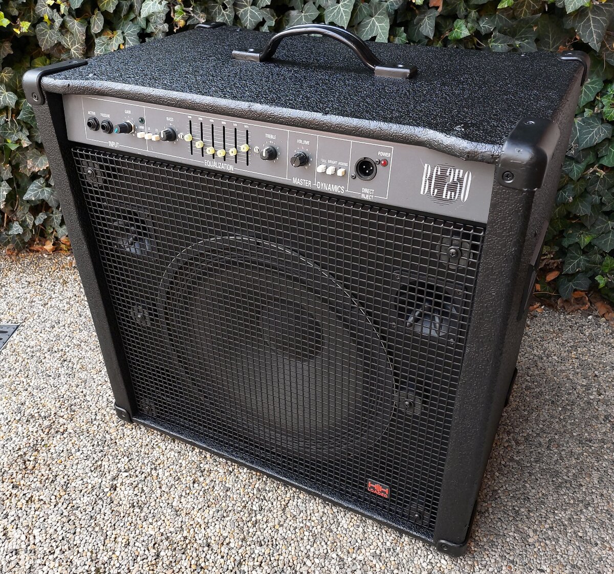 LANEY BC250 Basové kombo 1x15" 2x horna, 500W max