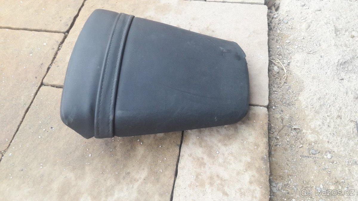 SEDLO SPOLUJEZDCE YAMAHA YZF-R6 1999-2002