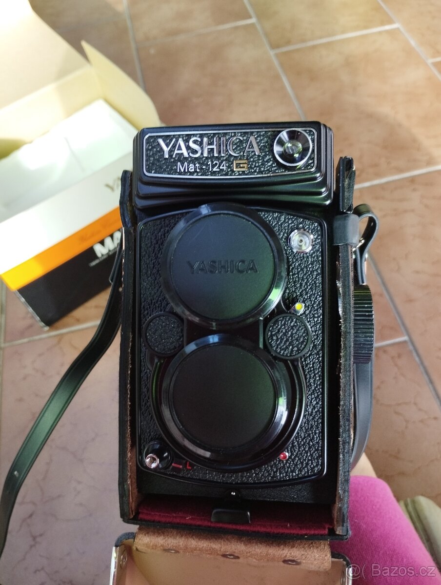 Yashica MAT 124G