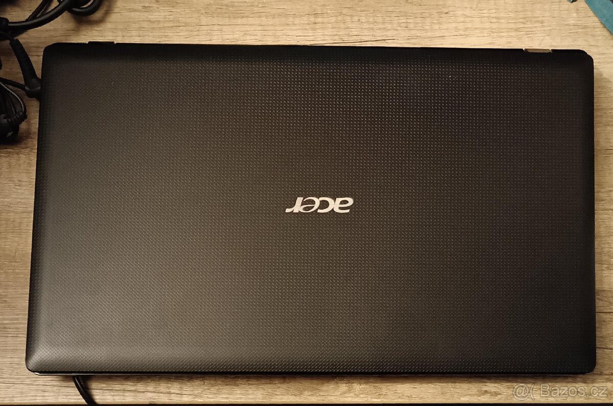 Obrovský 17,3" Acer Aspire 7551G 4GB RAM, RADEON