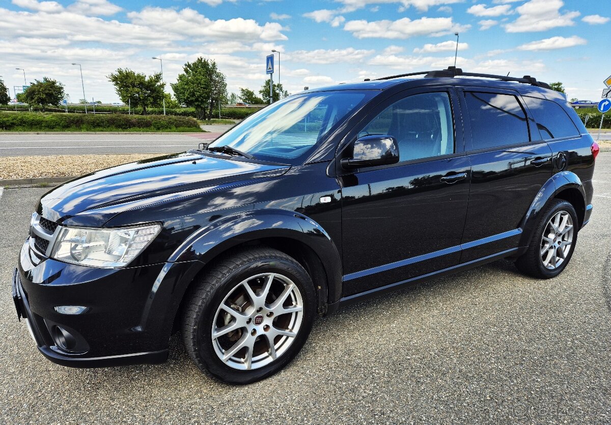FIAT FREEMONT 2.0JTDM MANUÁL 7 MÍST VÝHŘEV SEDADEL ALU 19´´